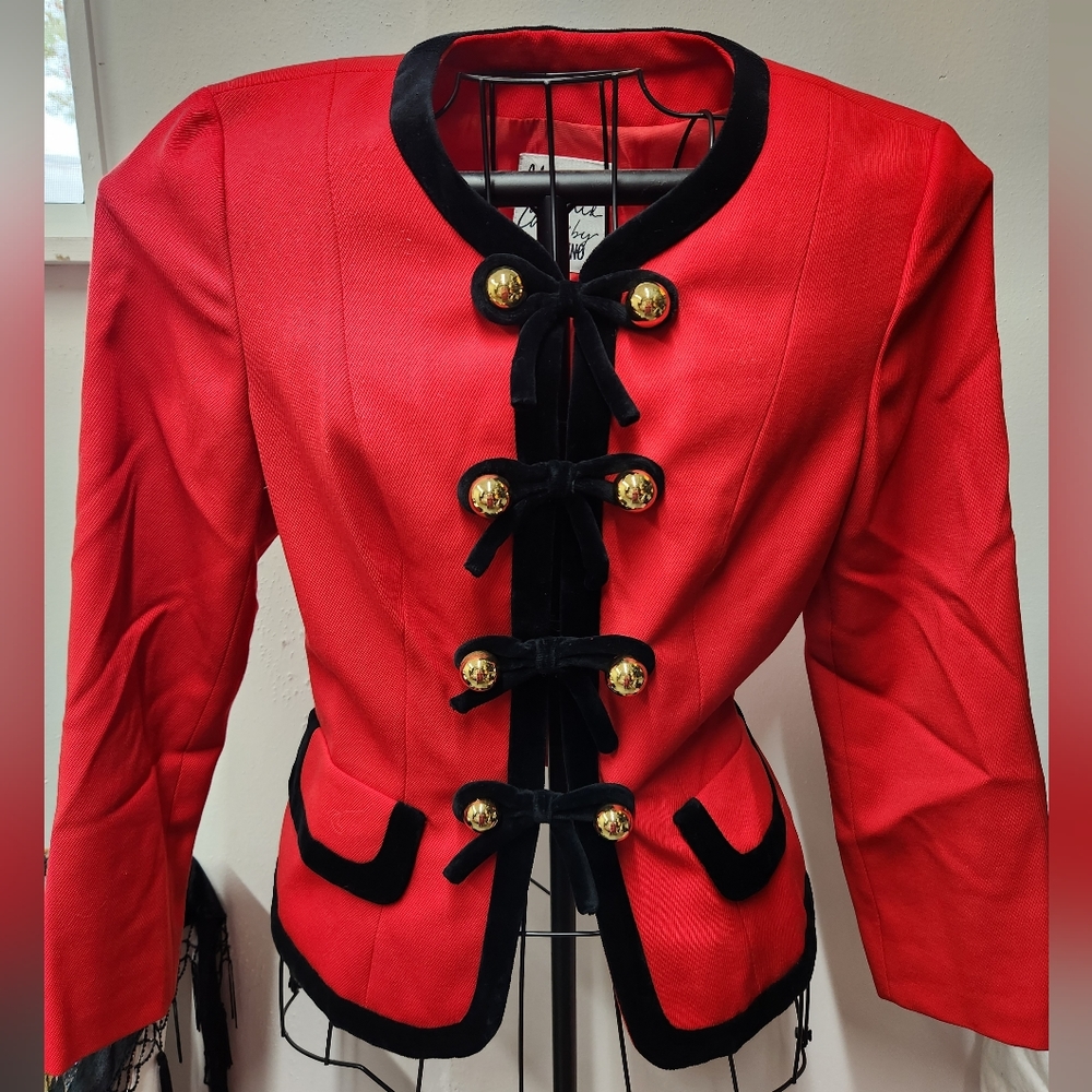 Moschino Red and Black Cropped Blazer with Black Trim
Never worn